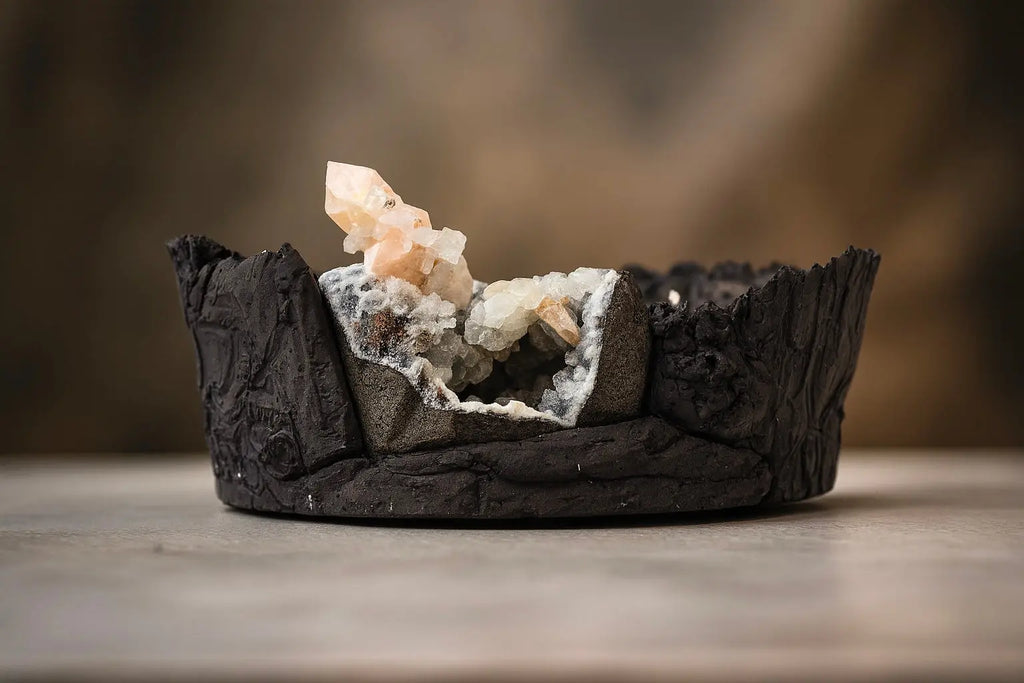 Achromatic vessel CANDLE BY JAYA VIG