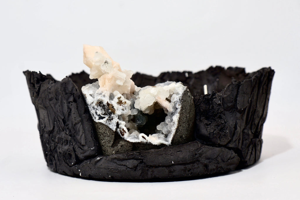 Achromatic vessel CANDLE BY JAYA VIG