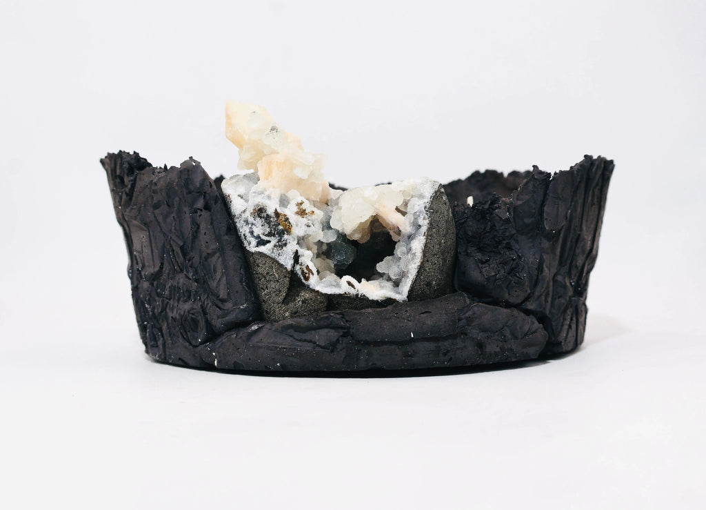 Achromatic vessel CANDLE BY JAYA VIG