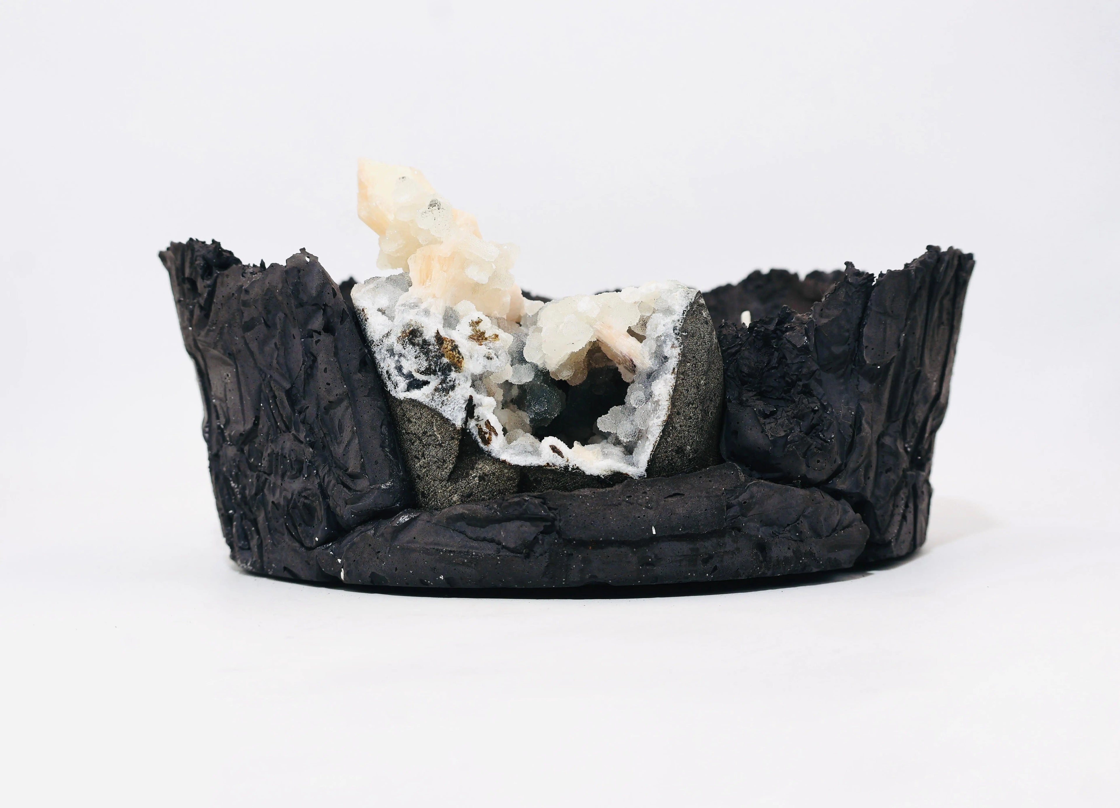 Achromatic vessel CANDLE BY JAYA VIG