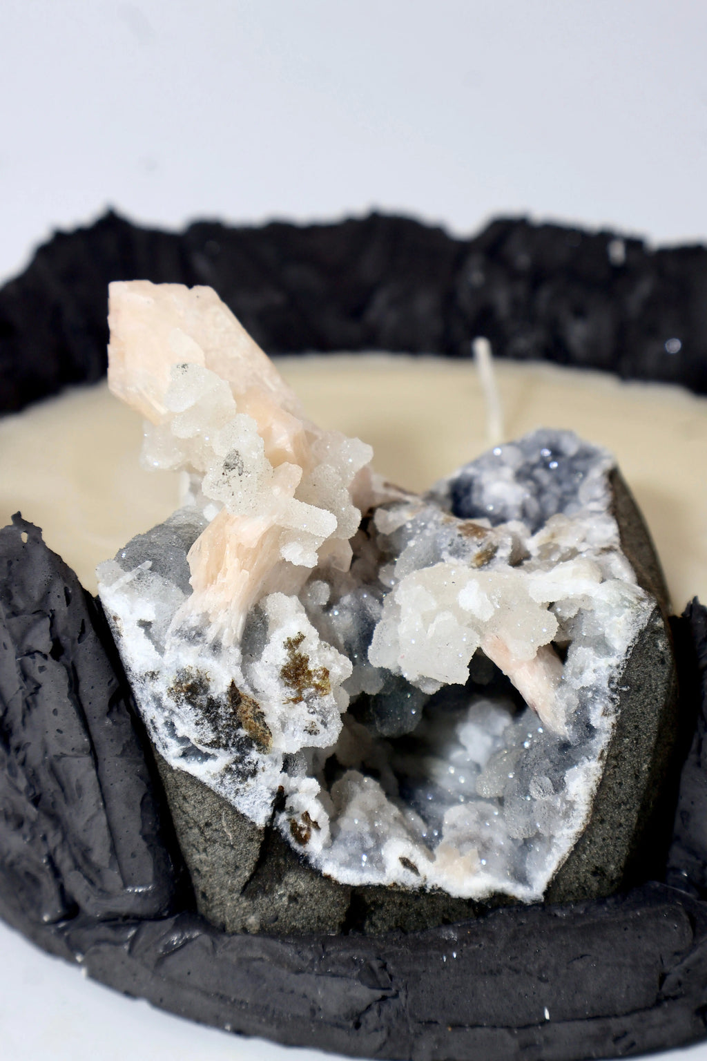 Achromatic vessel CANDLE BY JAYA VIG