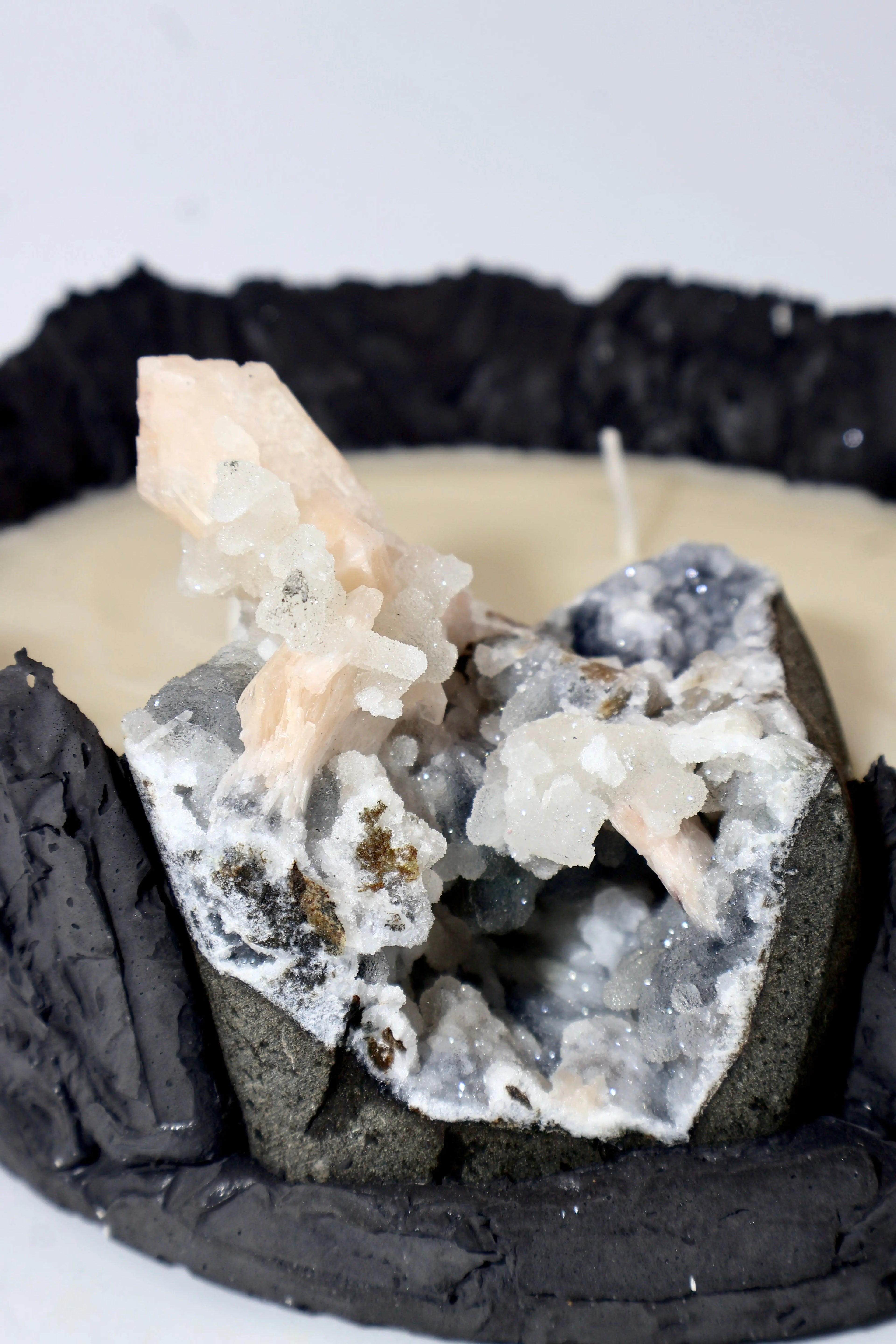 Achromatic vessel CANDLE BY JAYA VIG